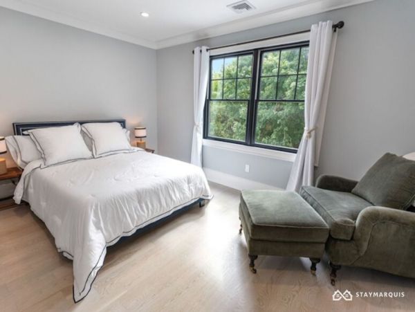 Hamptons Home 1020606