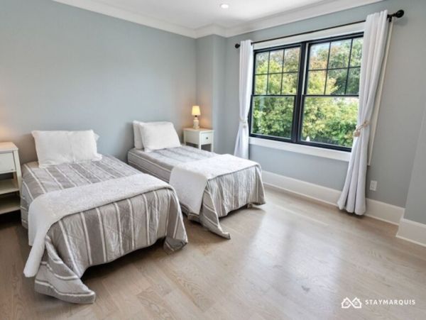 Hamptons Home 1020606
