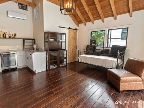 Hamptons Home 1020606