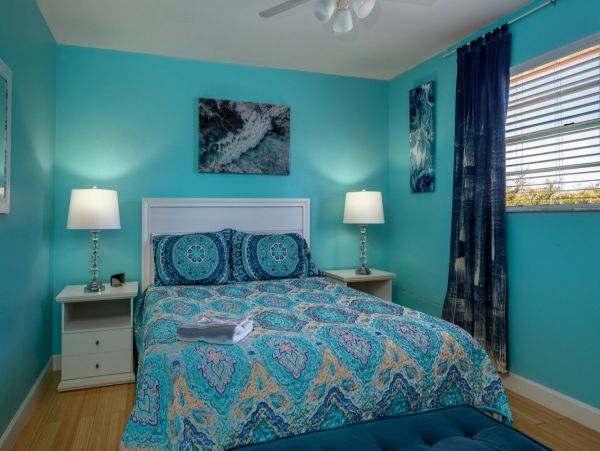 Three bedroom Private Home with Salt Water Pool