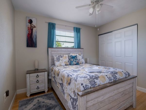 Three bedroom Private Home with Salt Water Pool