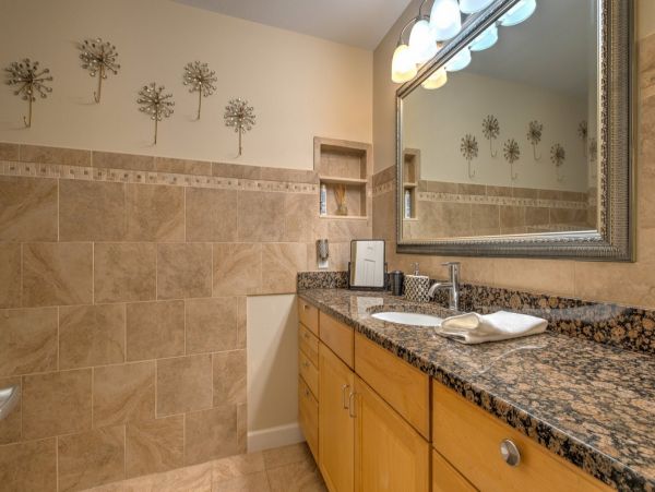 Three bedroom Private Home with Salt Water Pool