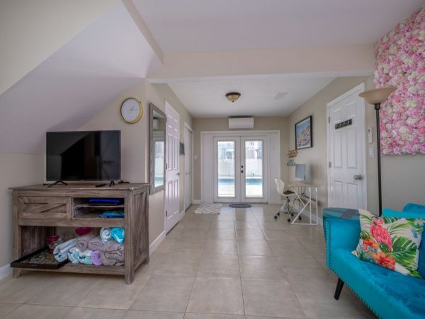 Three bedroom Private Home with Salt Water Pool