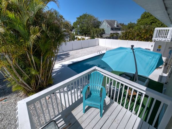Three bedroom Private Home with Salt Water Pool