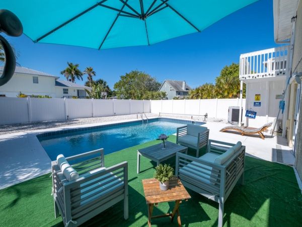 Three bedroom Private Home with Salt Water Pool
