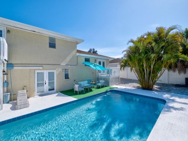 Three bedroom Private Home with Salt Water Pool