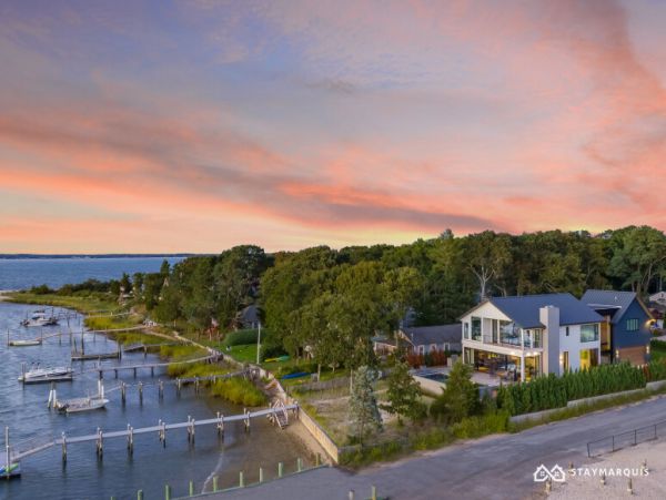 Hamptons Home 1020625
