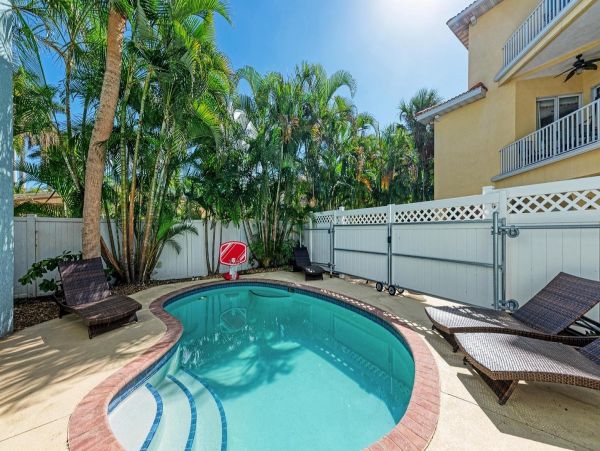 Three Bedroom Pool Vacation Residence on Anna Maria Island