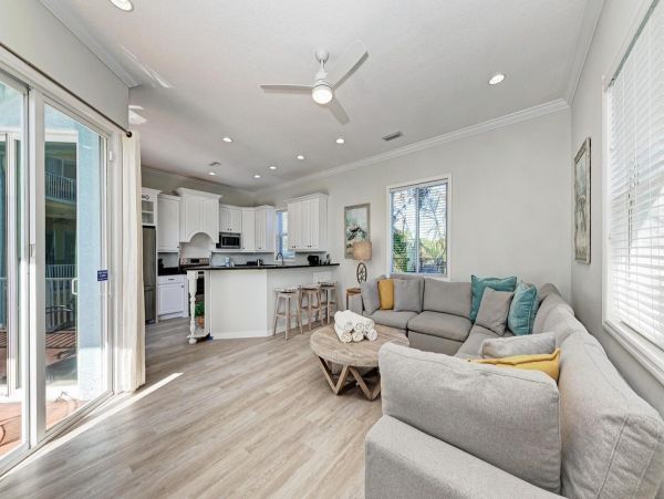 Three Bedroom Pool Vacation Residence on Anna Maria Island