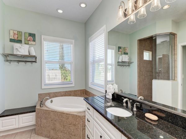 Three Bedroom Pool Vacation Residence on Anna Maria Island