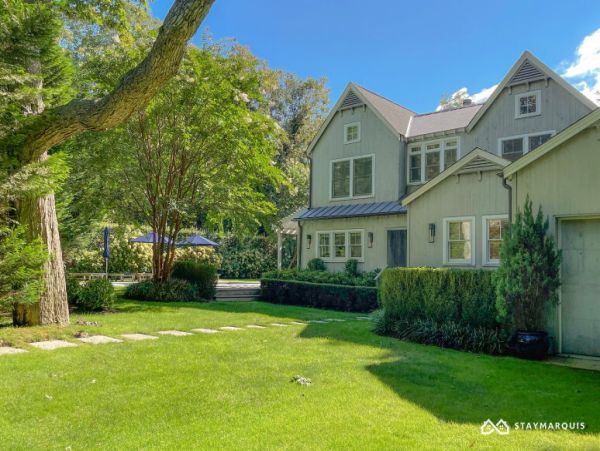 Hamptons Home 1020628
