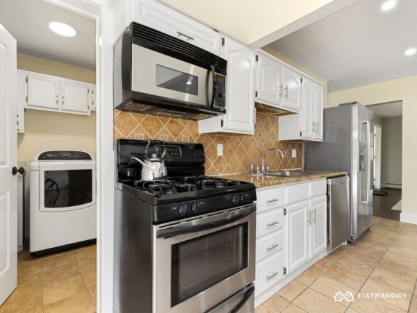 Hamptons Home 1020634
