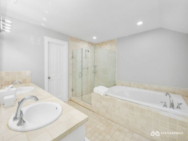 Hamptons Home 1020635