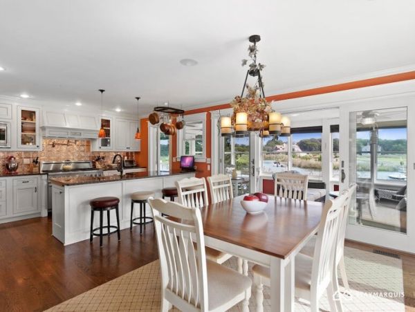 Hamptons Home 1020638