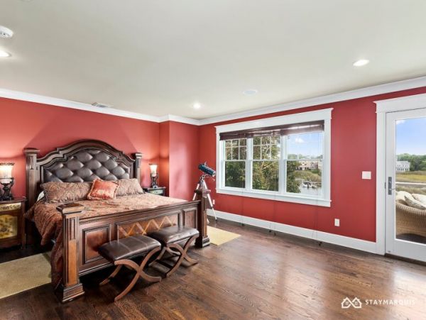 Hamptons Home 1020638
