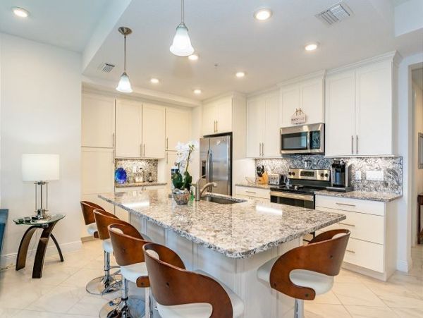 Bradenton Condo with 3 Bedrooms Sleeps 7 Drive to Beach