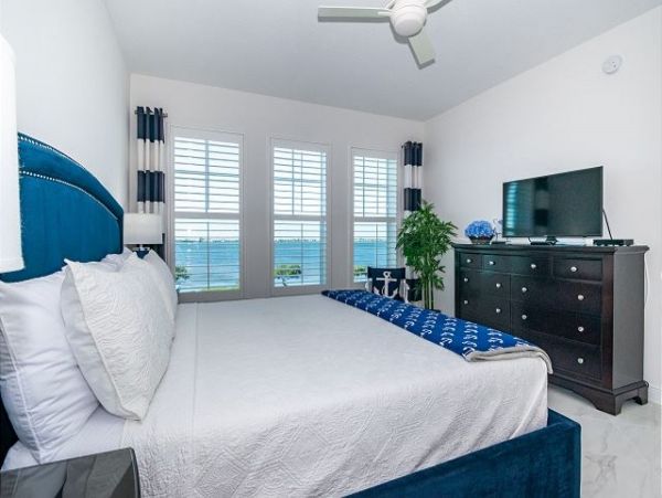 Bradenton Condo with 3 Bedrooms Sleeps 7 Drive to Beach