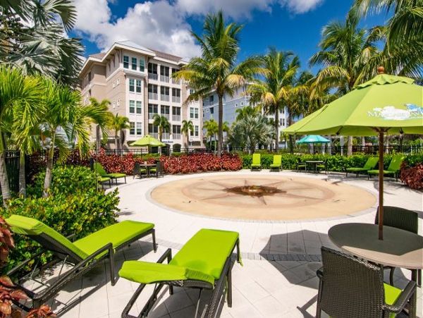 Bradenton Condo with 3 Bedrooms Sleeps 7 Drive to Beach