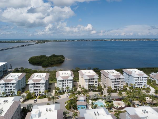 Bradenton Condo with 3 Bedrooms Sleeps 7 Drive to Beach