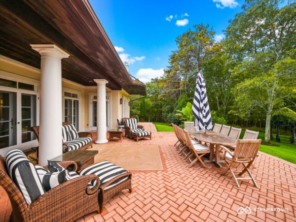 Hamptons Home 1020646