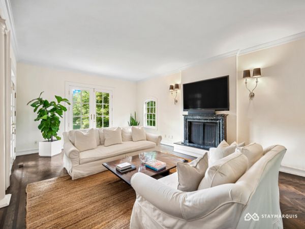 Hamptons Home 1020646