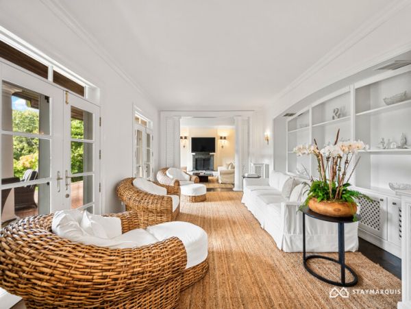 Hamptons Home 1020646