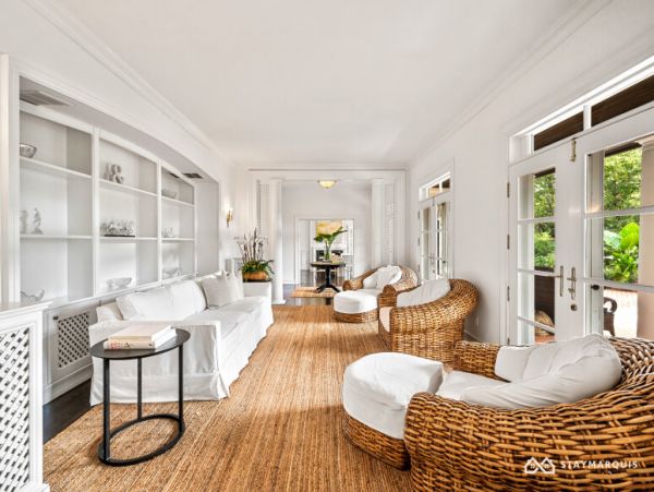 Hamptons Home 1020646