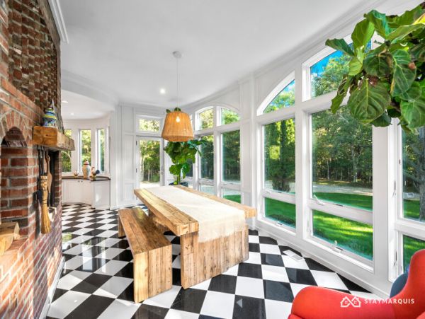Hamptons Home 1020646