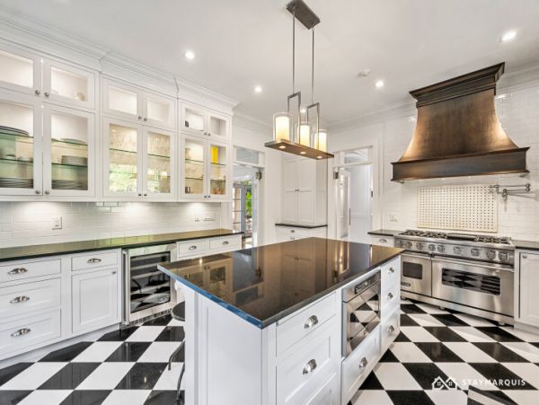 Hamptons Home 1020646