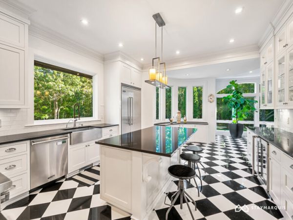 Hamptons Home 1020646