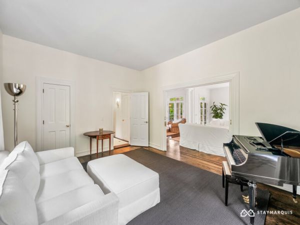 Hamptons Home 1020646