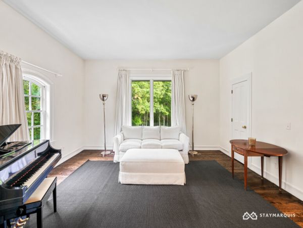 Hamptons Home 1020646