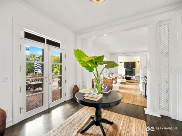 Hamptons Home 1020646