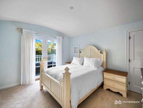 Hamptons Home 1020646