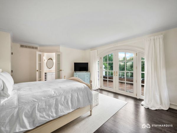 Hamptons Home 1020646