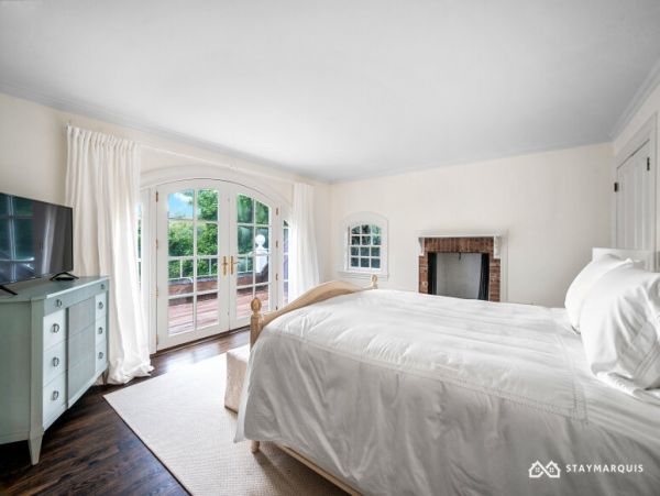 Hamptons Home 1020646