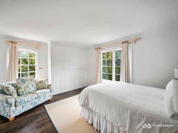 Hamptons Home 1020646