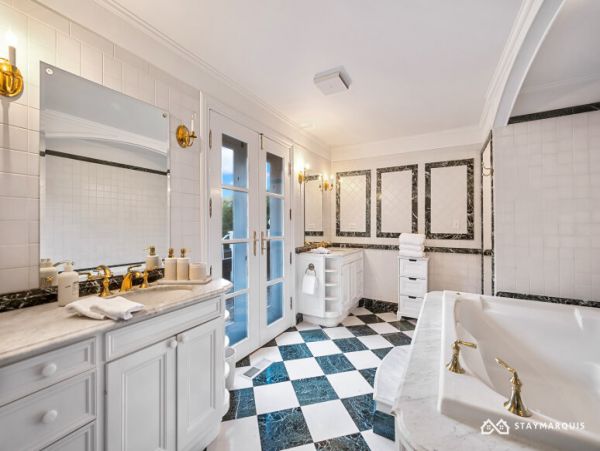 Hamptons Home 1020646