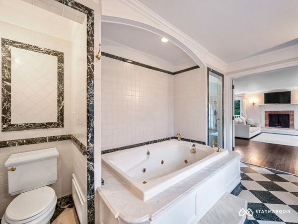 Hamptons Home 1020646