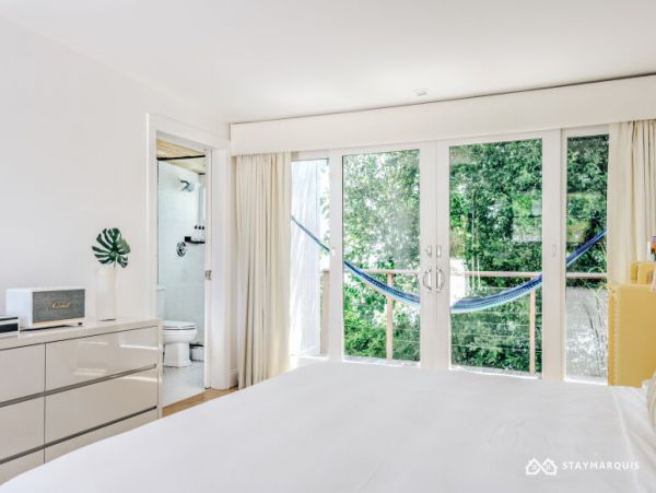 Hamptons Home 1020649