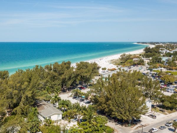 Walk to shops, restaurants and the beach!