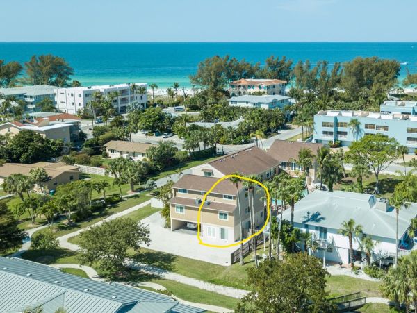 Walk to shops, restaurants and the beach!