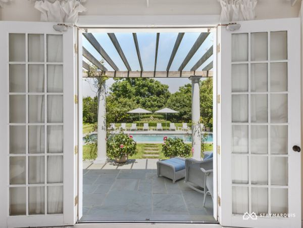 Hamptons Home 1020658