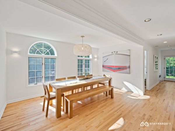 Hamptons Home 1020664
