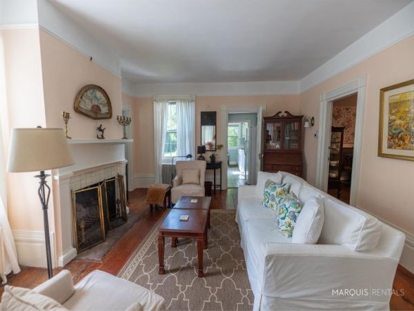 Hamptons Home 1020670