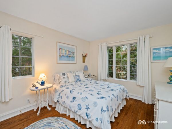 Hamptons Home 1020673