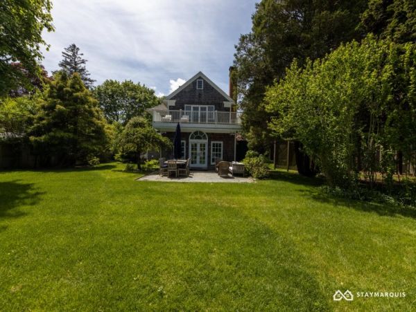 Hamptons Home 1020677