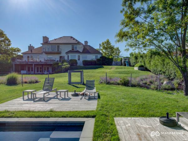 Hamptons Home 1020678