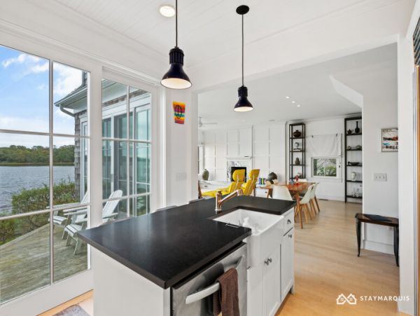 Hamptons Home 1020679