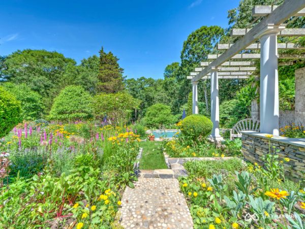 Hamptons Home 1020681